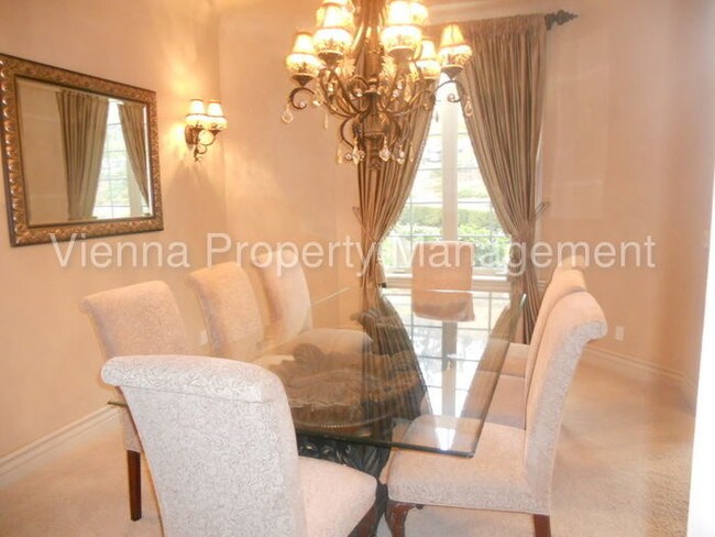 Foto del edificio - 3710 Lindbrook Dr