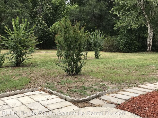 Foto del edificio - 3 br, 2 bath House - 1700 NW 39th Avenue