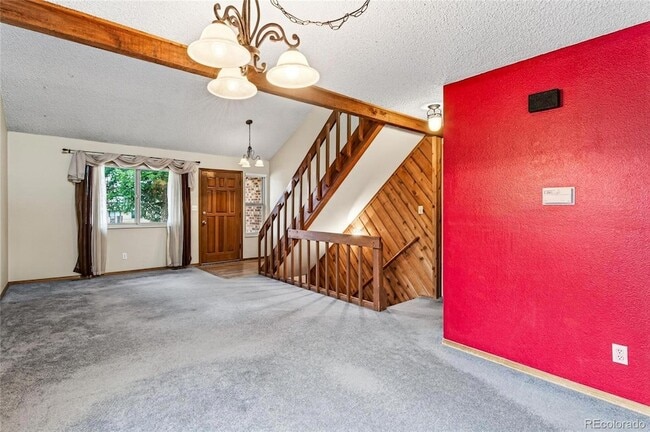 Foto del edificio - 631 Devinney Ct