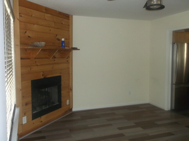 Building Photo - 196 Wildwood Trl