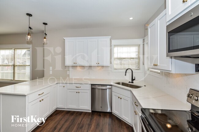 Building Photo - 372 Lowline Dr