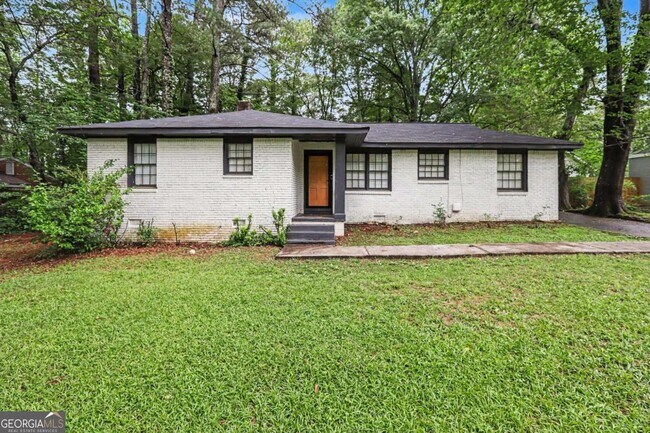 Foto del edificio - 3743 Poplar Dr