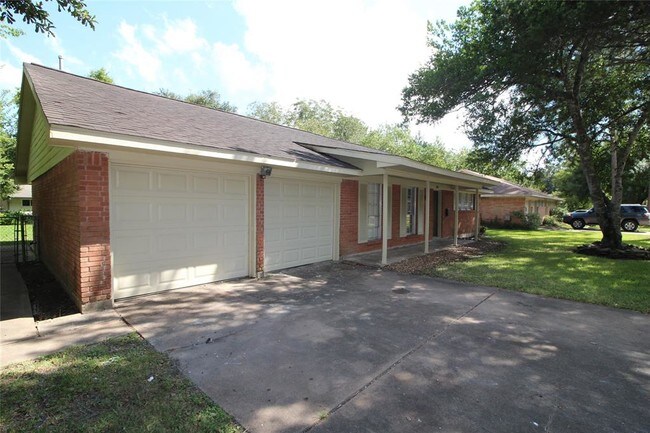 Building Photo - 1011 Kost Rd