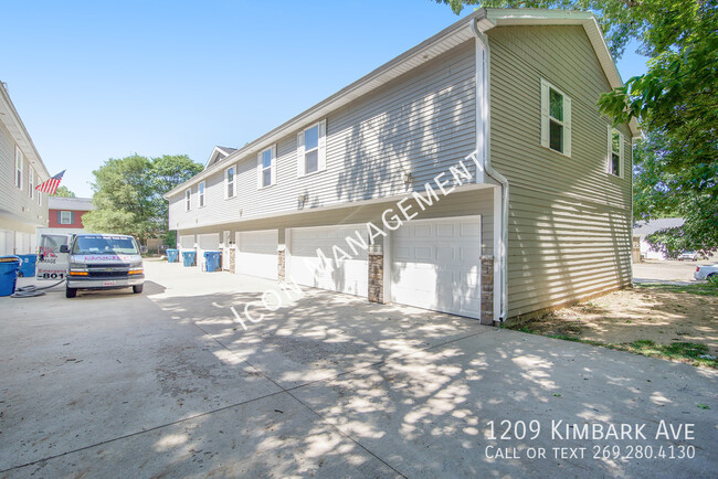 Foto del edificio - WMU off-campus housing - Includes garage