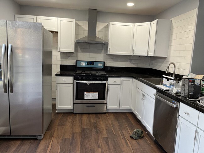 Building Photo - 1221 Springdale Cir