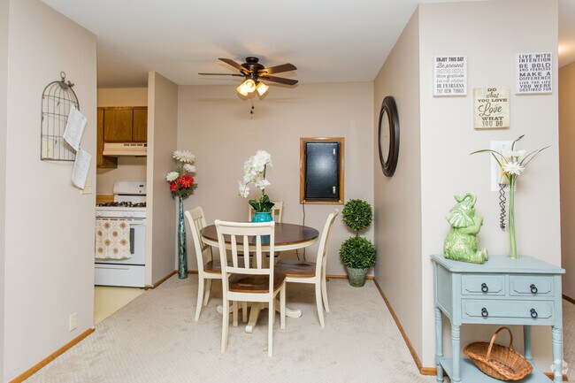 Comedor - Graceland Gardens Apartment Homes
