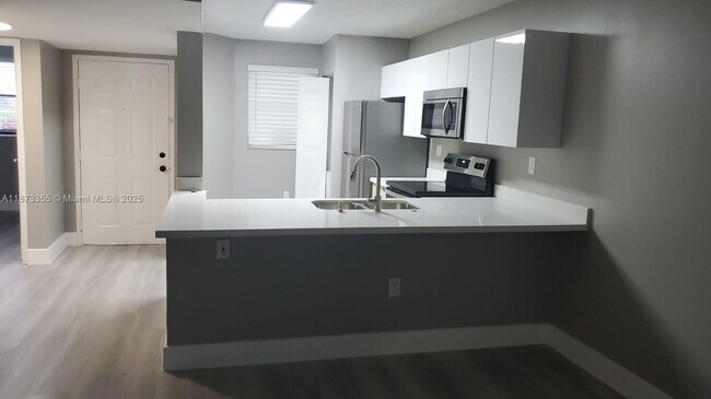 Foto del edificio - 9934 Nob Hill Ln