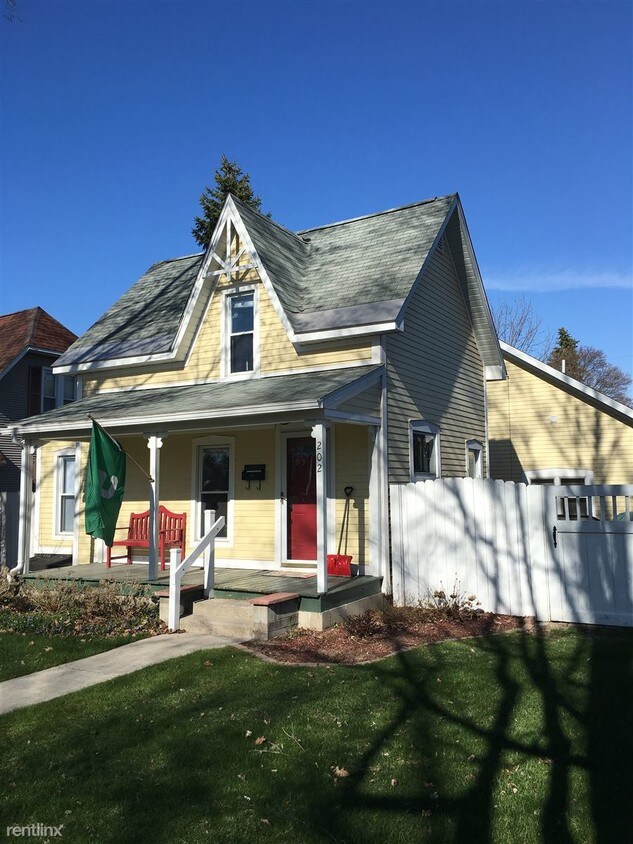 Primary Photo - 202 N Spruce St