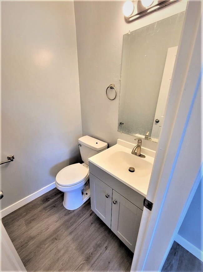 Building Photo - 414 N Los Robles Ave