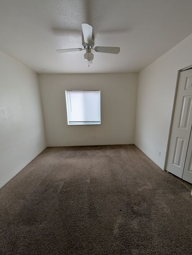 Building Photo - * PENDING APPLICATIONS* 2 Bedroom 1 Bath House