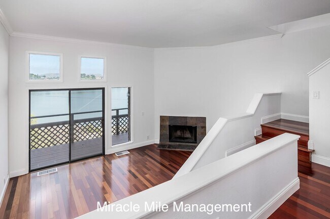 Foto del edificio - Wonderful Modern Townhouse-Style Condo with Stunning Views in Desirable Sausalito