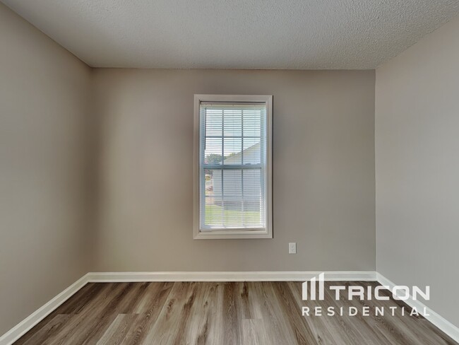 Building Photo - 5119 Daffodil Ln
