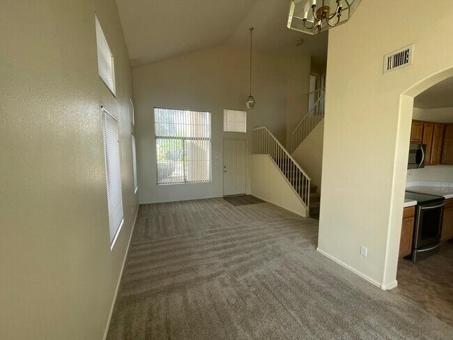 Foto del edificio - 324 W Colt Rd