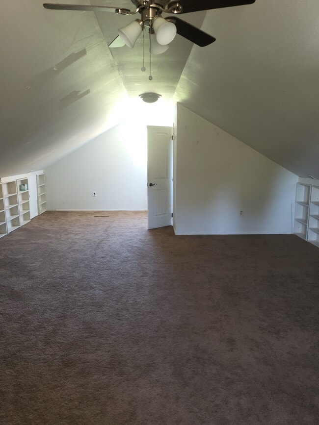 large upstairs bedroom and bath room - 216 Pinehill Rd