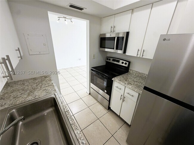 Foto del edificio - 7340 SW 82nd St