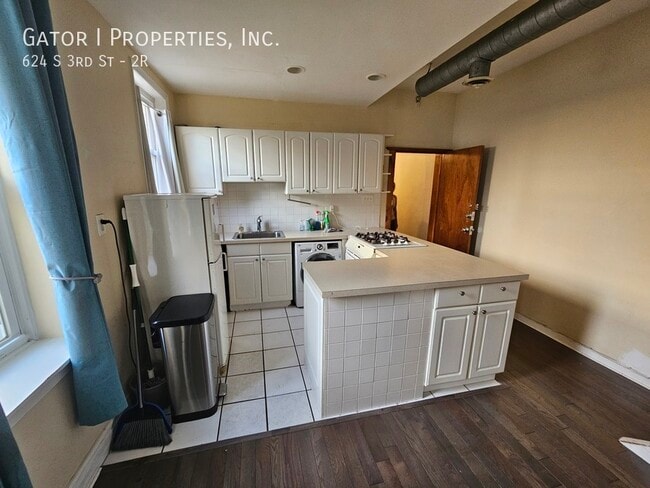 Photo - 624 S 3rd St Apartment