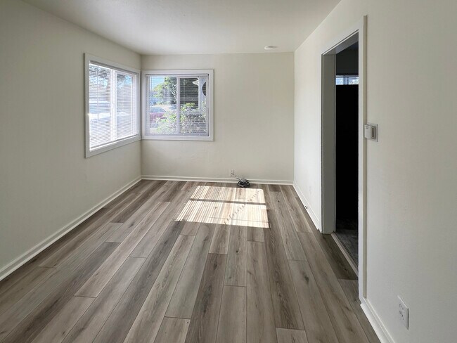Building Photo - 1560 Samal St