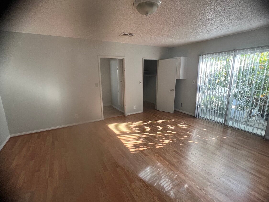 Foto principal - 509 N Curson Ave