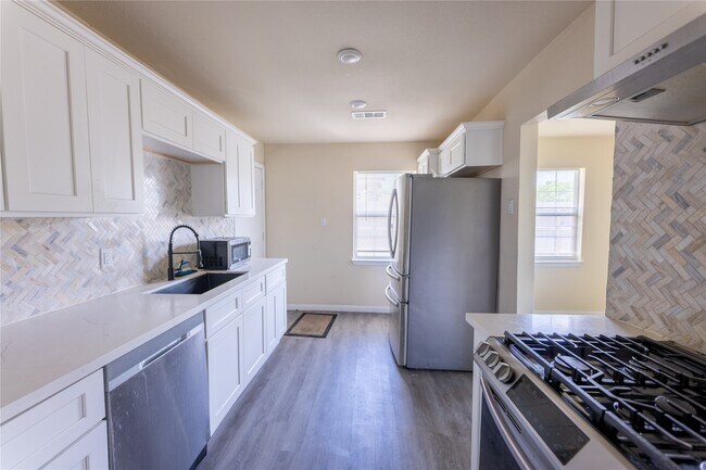 Foto del edificio - 4942 Bataan Rd