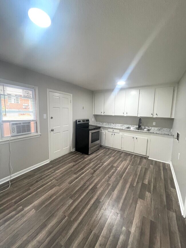 Foto del edificio - 2909-2917 Burgess Dr