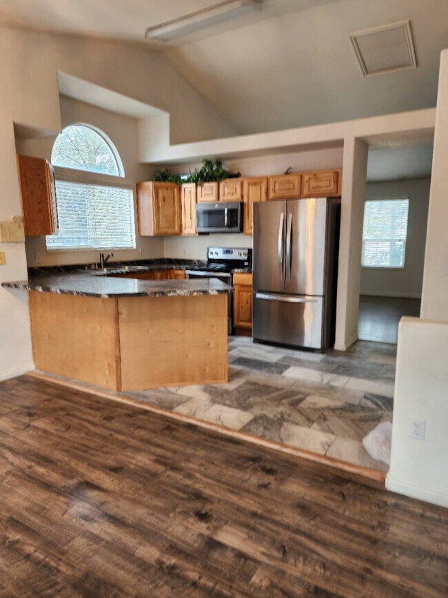 Building Photo - 12062 S Cattail Cir