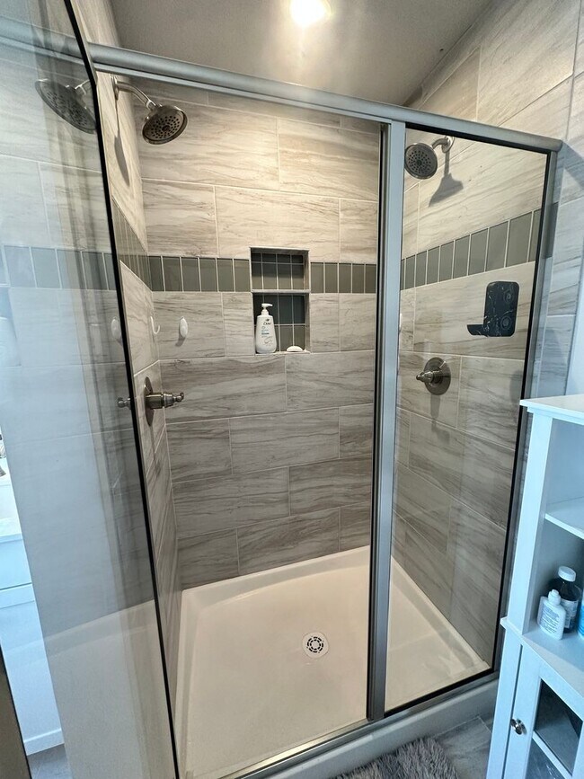 Foto del edificio - New construction 3 bedroom, 3.5 bathroom c...