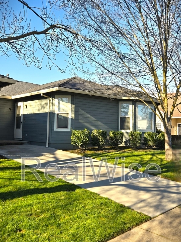 Building Photo - 3015 Merriman Rd
