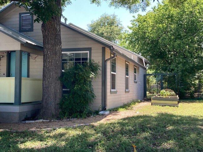 Building Photo - 1806 Walnut Ave