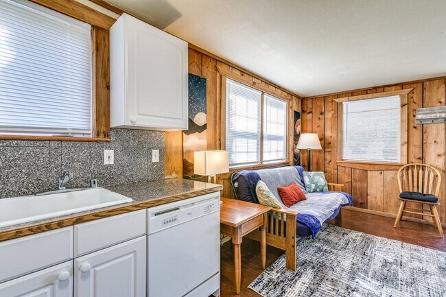 Building Photo - 4973 Cottonwood Ct