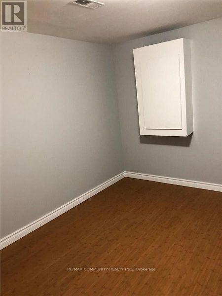 Photo du bâtiment - 8890-8890 Sheppard Ave E