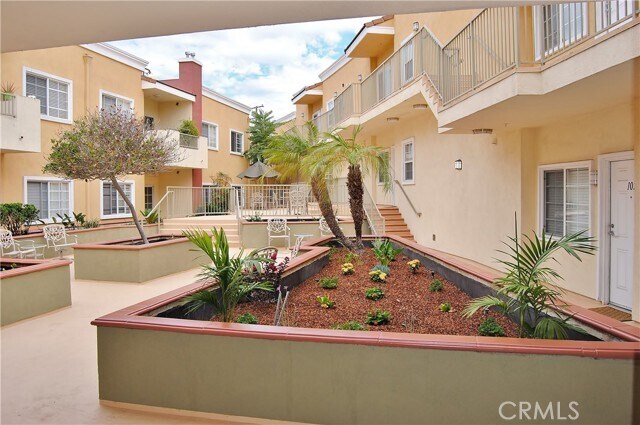 Foto del edificio - 1215 E San Antonio Dr
