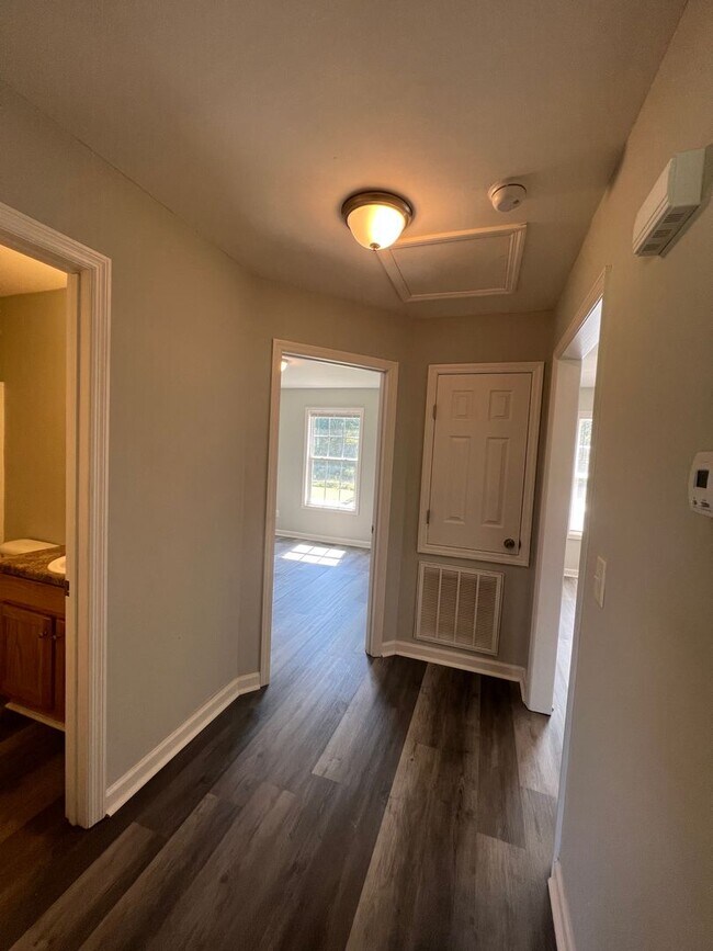 Foto del edificio - 2 Bedroom Duplex House with Yard