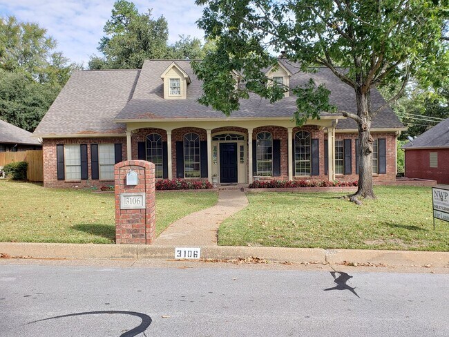 Foto del edificio - 3106 Lake Forest Dr