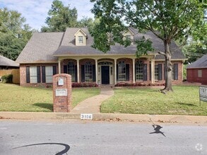 Building Photo - 3106 Lake Forest Dr