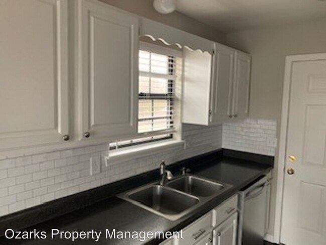 Building Photo - 4 br, 2.5 bath House - 104 Primrose