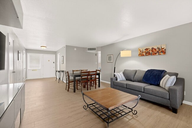 Foto del edificio - 4707 Marquette Ave NE