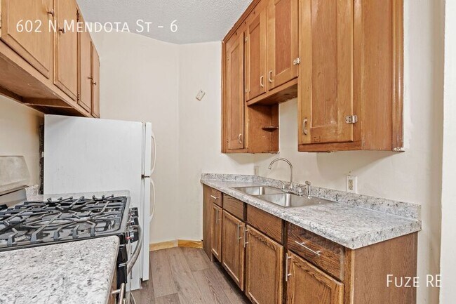 Foto del edificio - 602 N Mendota St