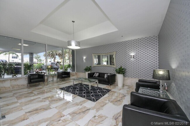 Building Photo - 1255 Collins Ave