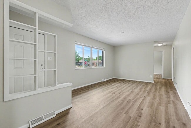 Foto del edificio - 1731 Auburn Dr