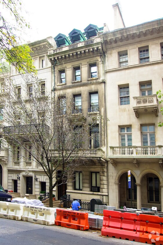 Primary Photo - 17 E 70th St