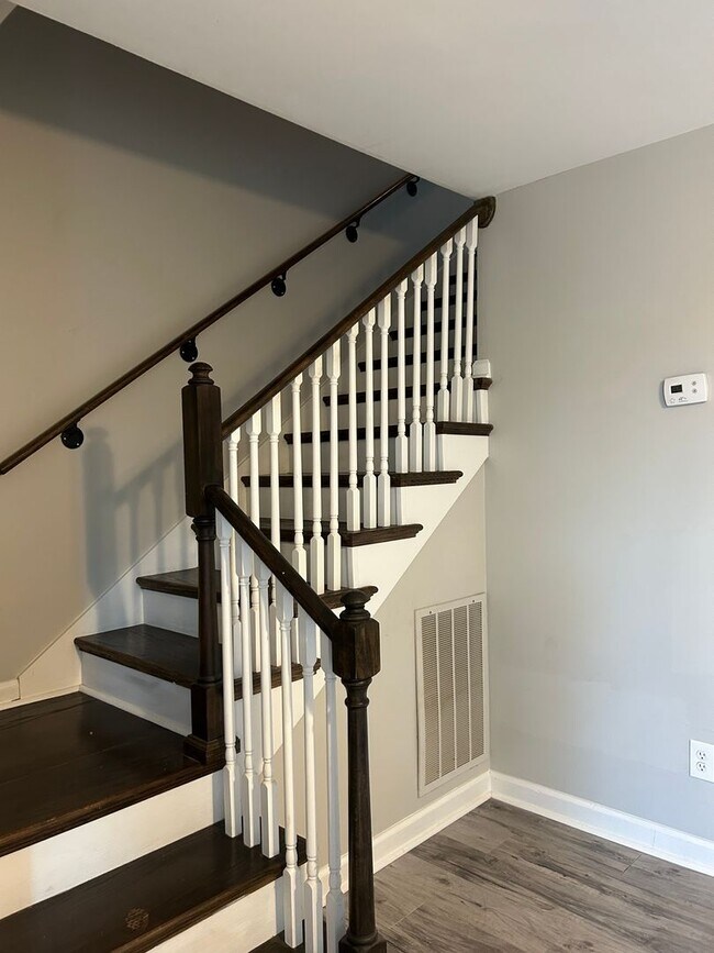 Foto del edificio - 815 Poindexter Ave