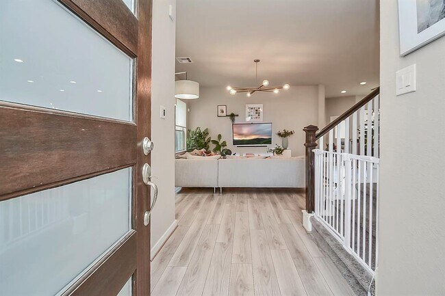 Foto del edificio - 6019 Dovetail Cliff Ct