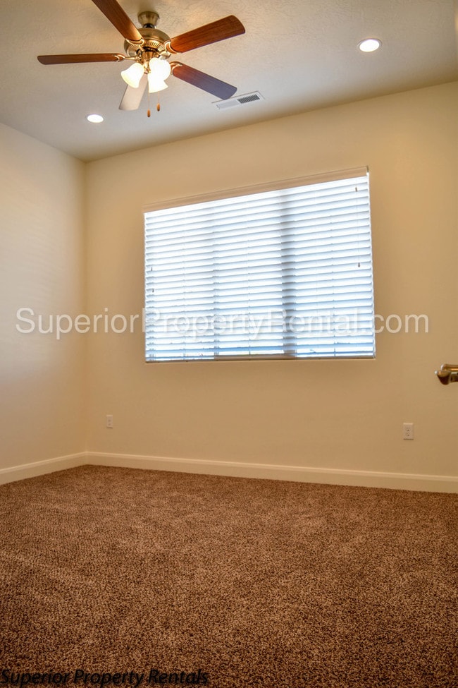 Building Photo - Nice 4 Bed, 2.5 Bath Home with 3 Car Garage