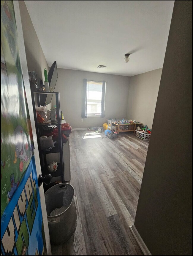 Bedroom - 283 Clifton Ave