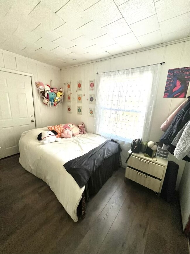 Foto del edificio - 1327 W Main St