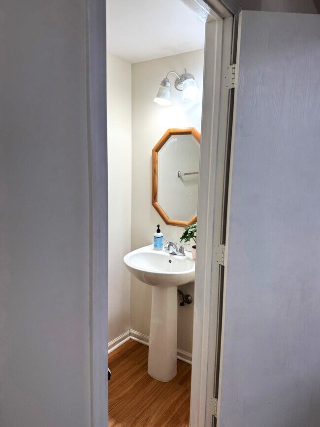 Foto del edificio - 2528 Bordeaux Ln