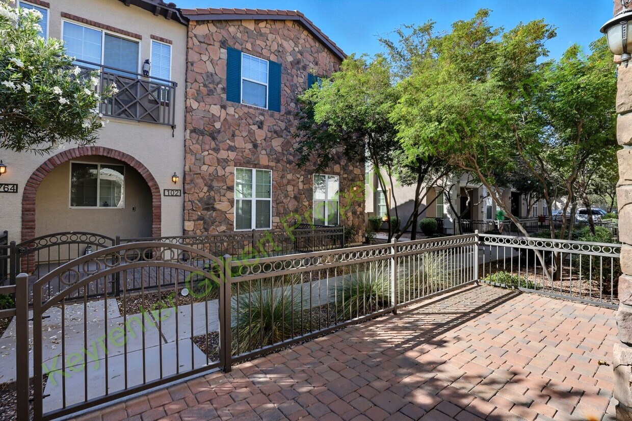 3 bed/2.5 bath Condo in Gilbert’s Lofts in Power Ranch - 3 bed/2.5 bath Condo in Gilbert’s Lofts in...