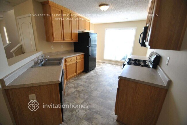 Building Photo - 204 Revolutionary Dr