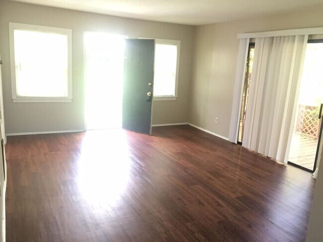 Foto del edificio - 2053 29th Ave N