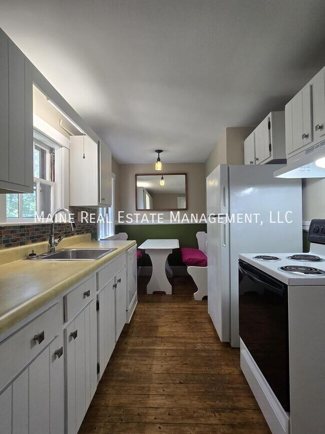 Building Photo - 113 Winthrop St